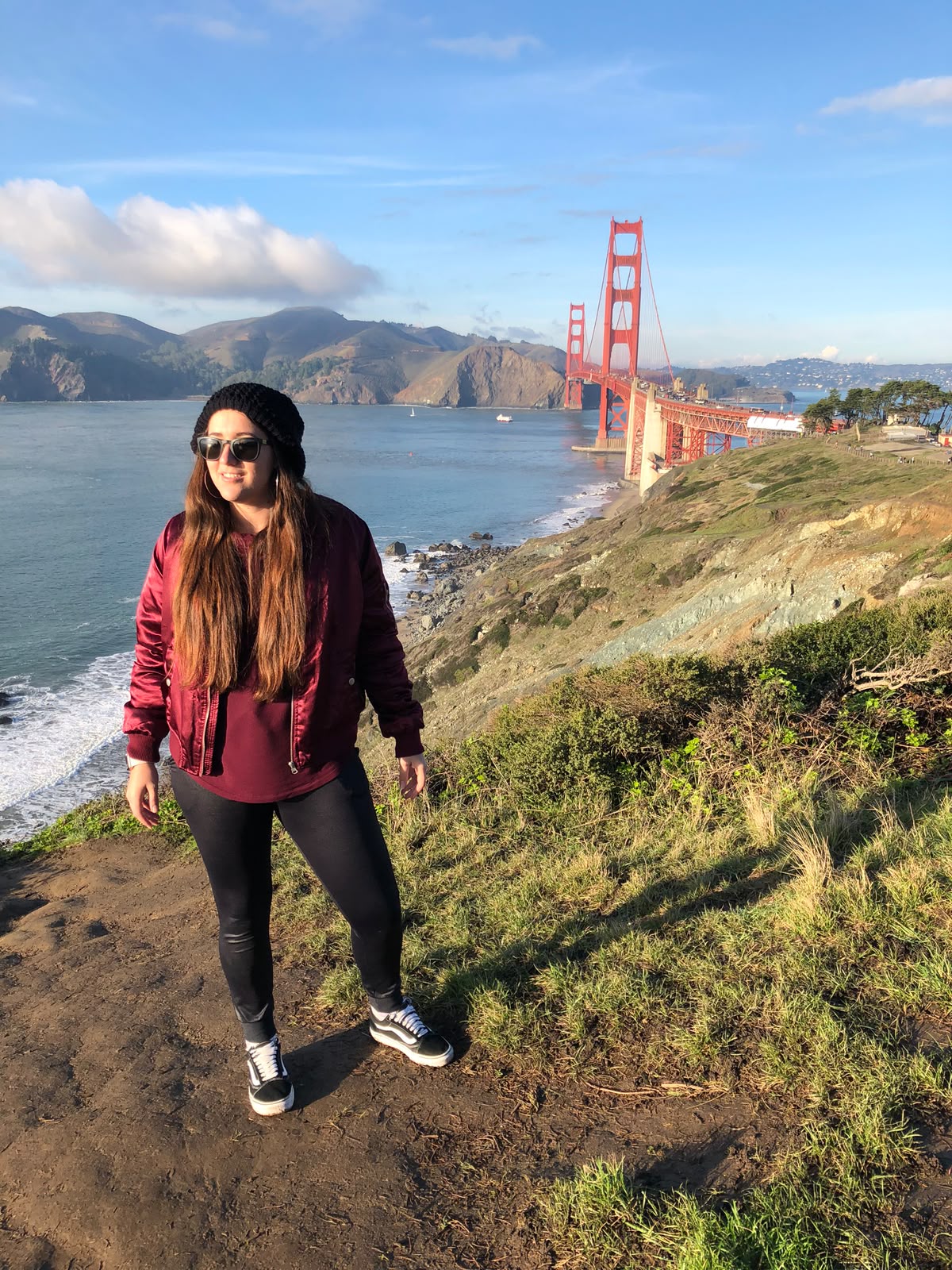 Fundadora em frente à Golden Gate Bridge